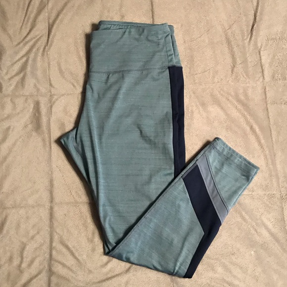 Reebok Pants - EUC Reebok capris XL